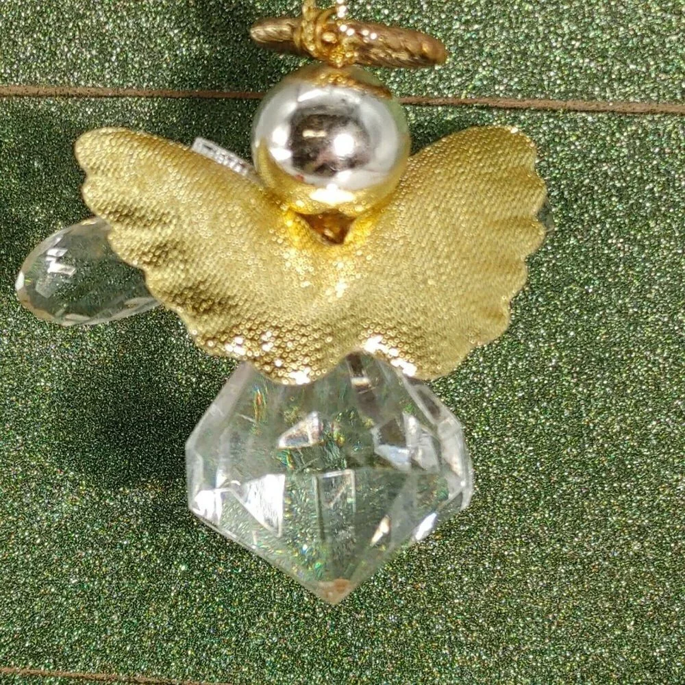 Unbranded glass crystal